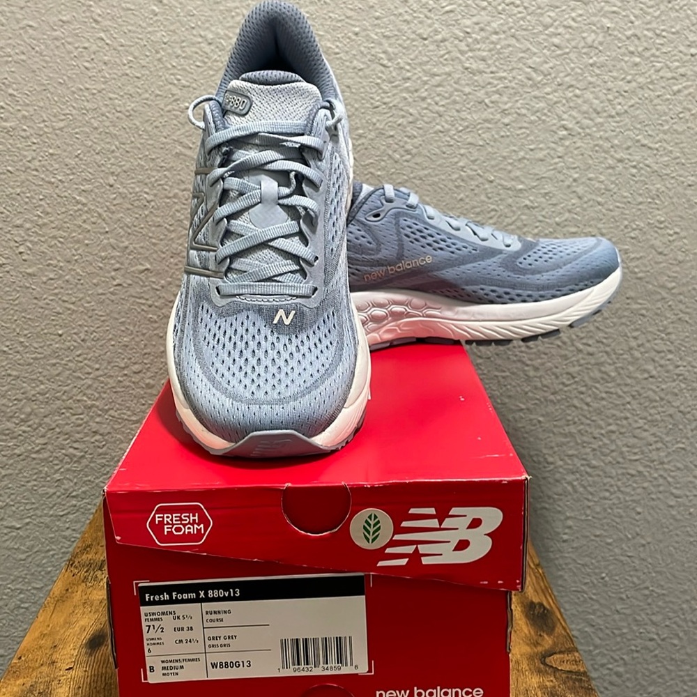 NIB - New Balance Women's Fresh Foam X 880 v13, size 7.5